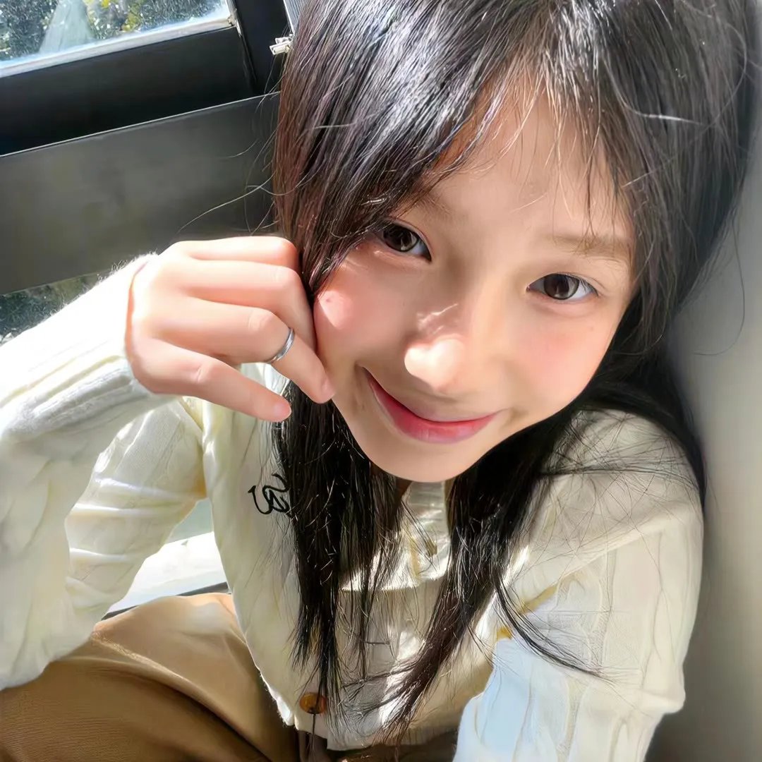 娇憨女郎